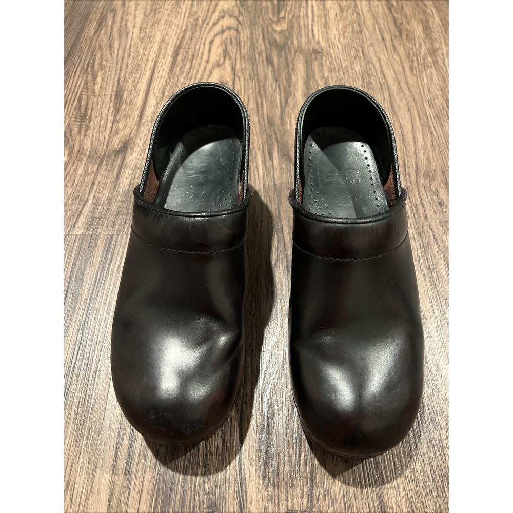 Dansko Womens Professional Clog Size 38 US 7.5 Brown Leather Nursing Shoe